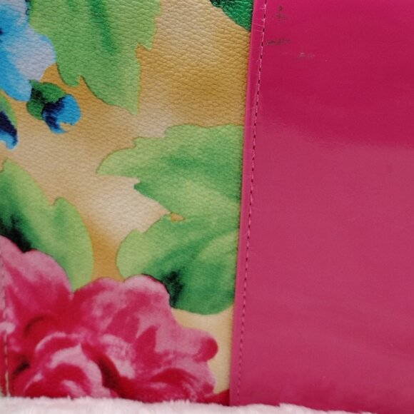 Charming Charlie Floral Wristlet Clutch – Pink Patent Accent – Bold Statement - Picture 5 of 12
